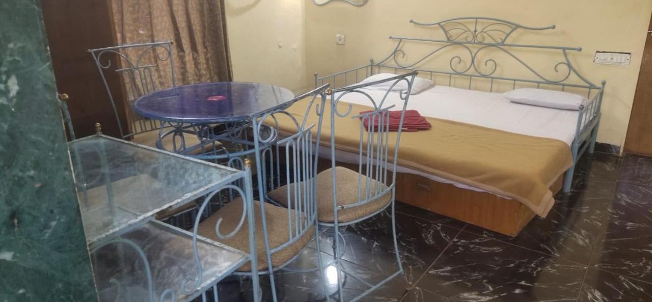 Hilltone Veg Non Veg Matheran Hotel Exterior photo