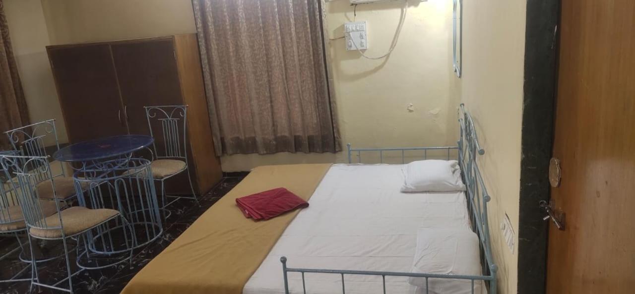 Hilltone Veg Non Veg Matheran Hotel Exterior photo