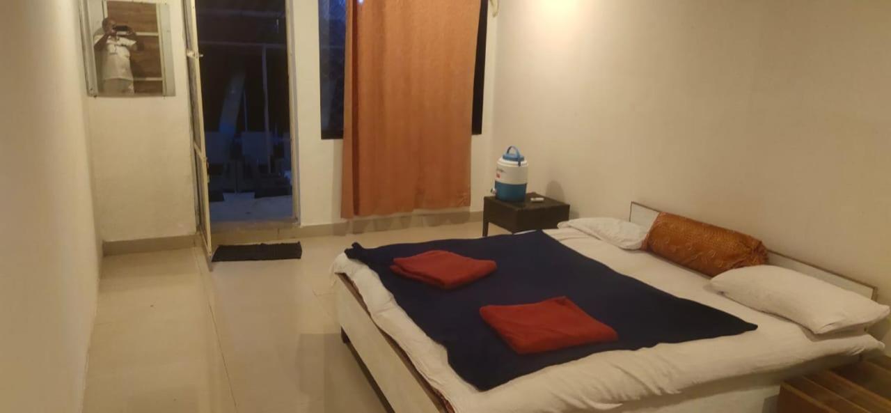 Hilltone Veg Non Veg Matheran Hotel Exterior photo